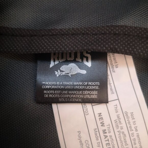 NWT Roots Kids Grey Lightweight Rain Resistant Backpack - Picture 9 of 12